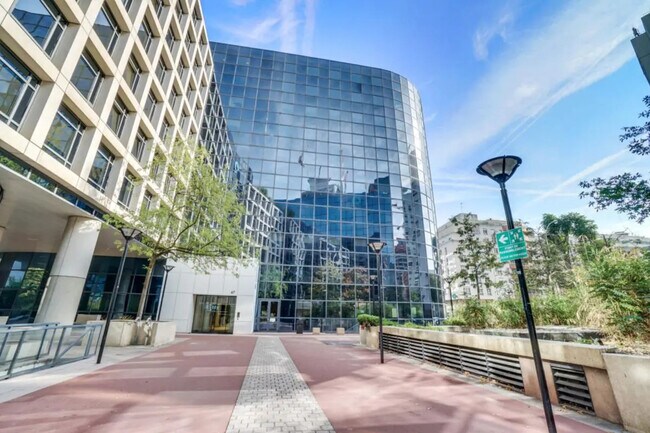 Plus de détails pour 47 Rue Louis Blanc, Courbevoie - Bureau à louer