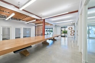 2036-2048 Armacost Ave, Los Angeles, CA à louer Photo intérieure– Image 2 sur 6