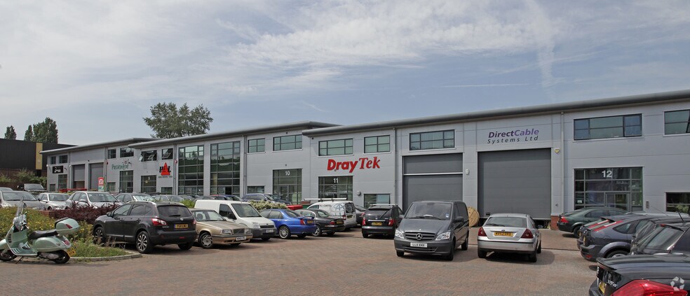 Manor Way, Borehamwood à vendre - Photo de l’immeuble – Image 2 sur 8