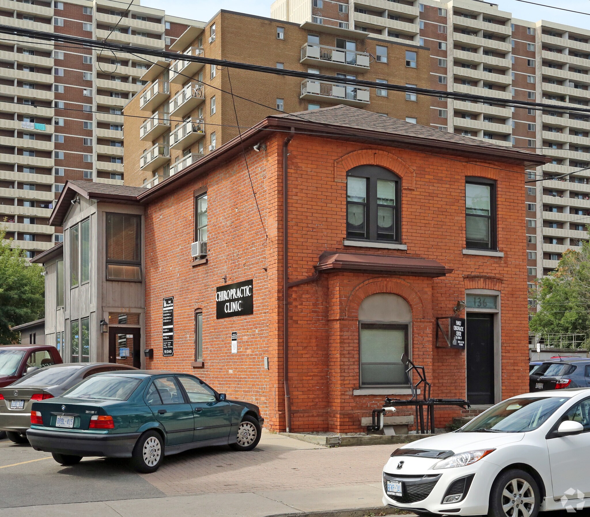 126-132 Young St, Hamilton, ON à vendre Photo principale– Image 1 sur 4