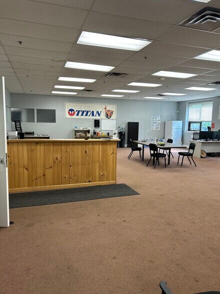 414 Continuum Dr, Liverpool, NY à vendre - Photo de l’immeuble – Image 3 sur 4