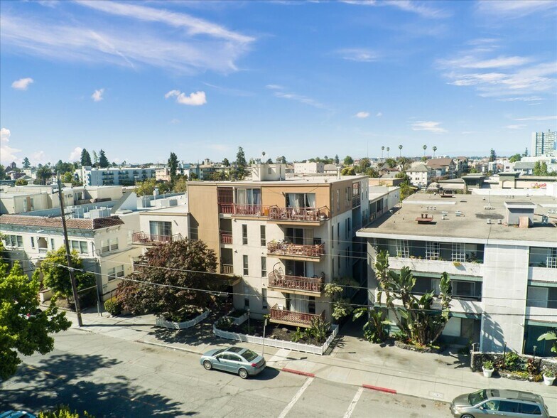 220 Athol Ave, Oakland, CA à vendre - Photo de l’immeuble – Image 3 sur 26