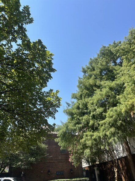 4235 Gilbert Ave, Dallas, TX à vendre - Photo de l’immeuble – Image 3 sur 3