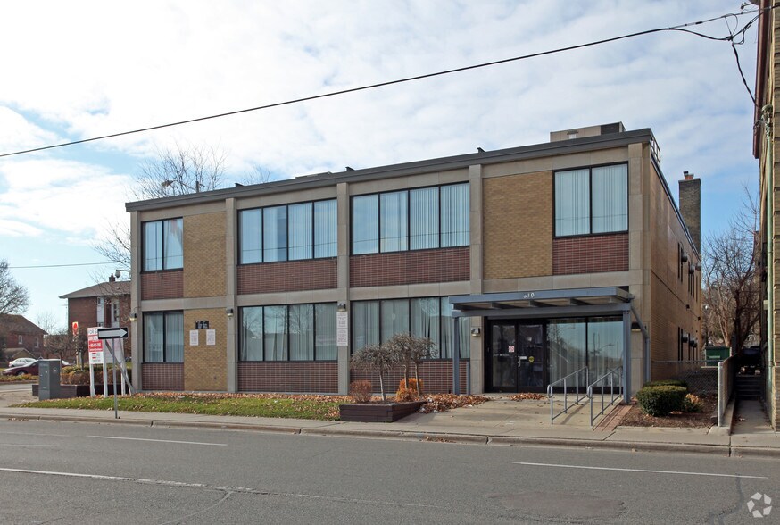 310 Simcoe St S, Oshawa, ON à louer - Photo de l’immeuble – Image 2 sur 10