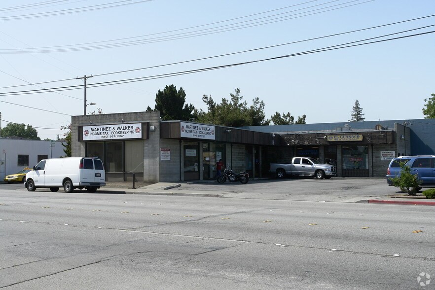 2950 Middlefield Rd, Redwood City, CA à louer - Photo de l’immeuble – Image 3 sur 3