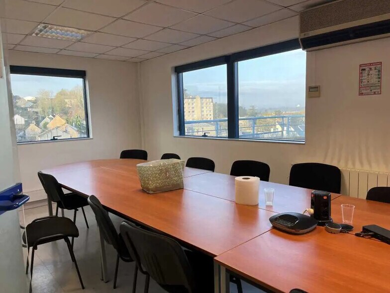 Bureau dans Creil à vendre - Photo de l’immeuble – Image 2 sur 7