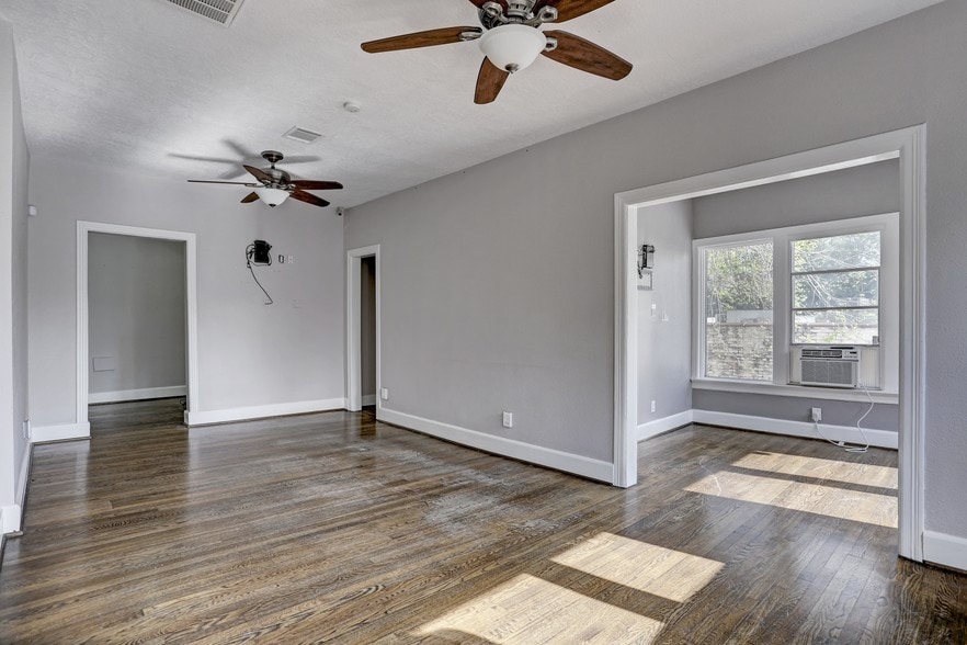 4317 Montrose Blvd, Houston, TX à louer - Photo de l’immeuble – Image 3 sur 6