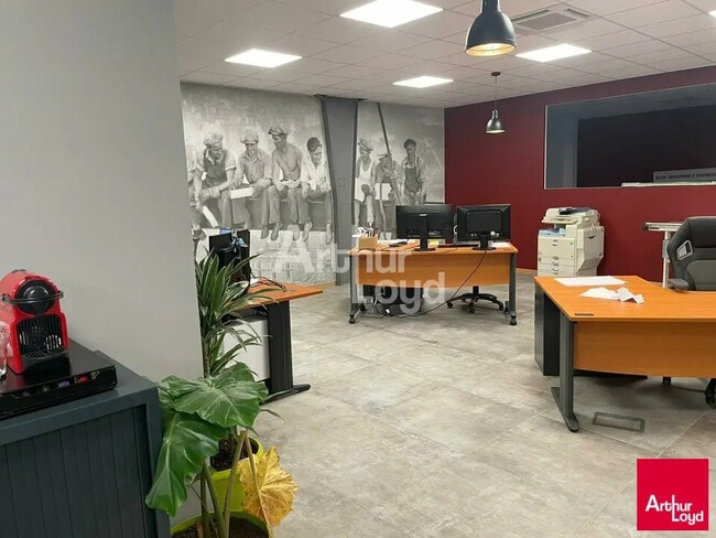 Plus de détails pour Local d'activités à louer