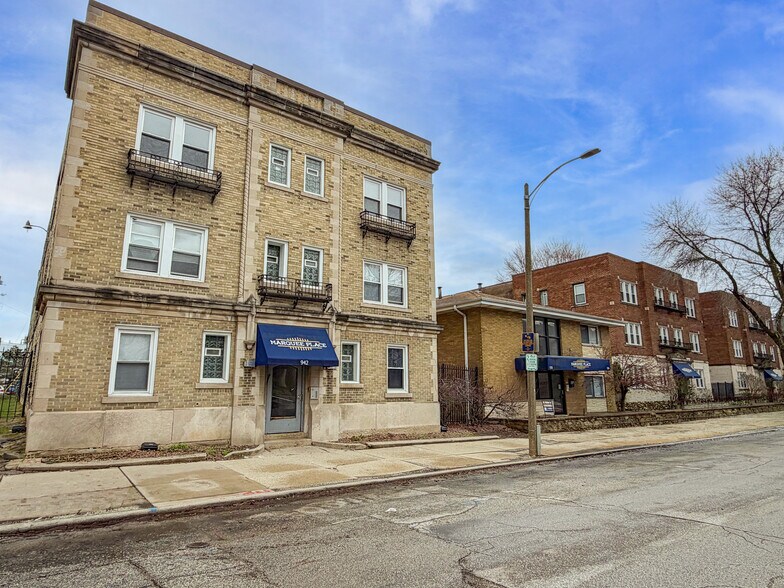 Marquee Place portefeuille de 5 biens à vendre sur LoopNet.fr - Photo de l’immeuble – Image 2 sur 7