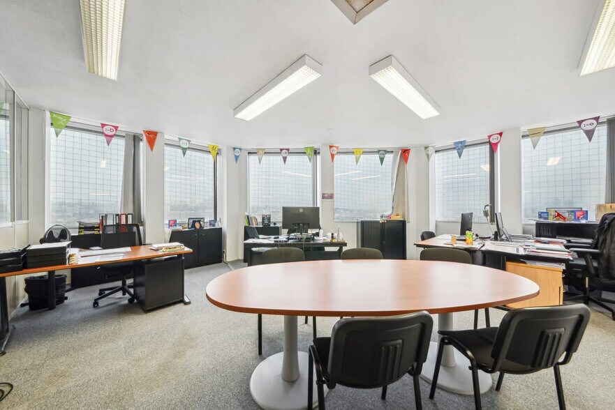Bureau dans Pantin à vendre - Photo de l’immeuble – Image 3 sur 18