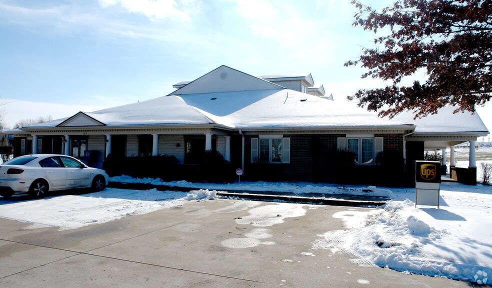 105 E Amity St, Louisburg, KS à louer - Photo de l’immeuble – Image 2 sur 7
