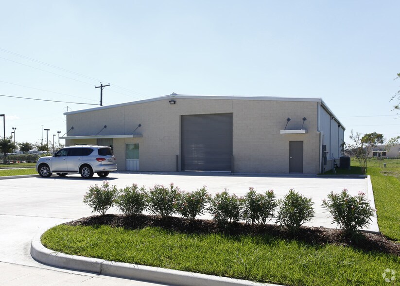 1201 Butler Rd, League City, TX à louer - Photo principale – Image 2 sur 25