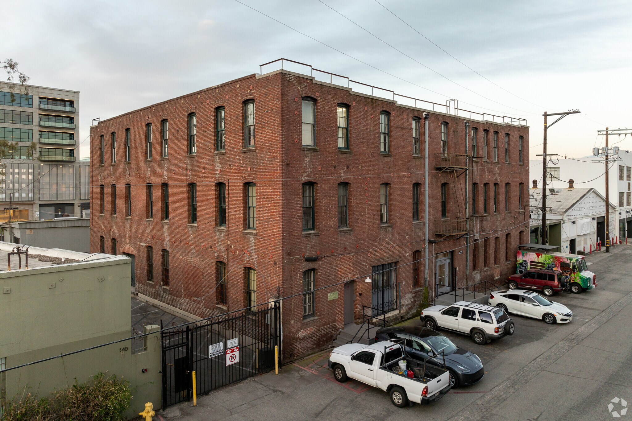 2118-2140 E 7th Pl, Los Angeles, CA à louer Photo de l’immeuble– Image 1 sur 24