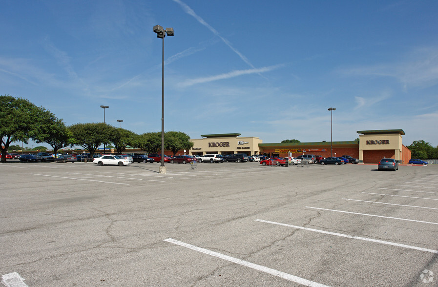 655-700 W Illinois Ave, Dallas, TX à louer - Photo de l’immeuble – Image 2 sur 27