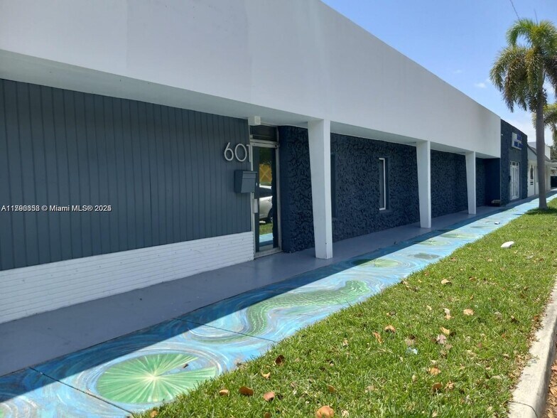 601 S 21st Ave, Hollywood, FL à louer - Photo de l’immeuble – Image 2 sur 13