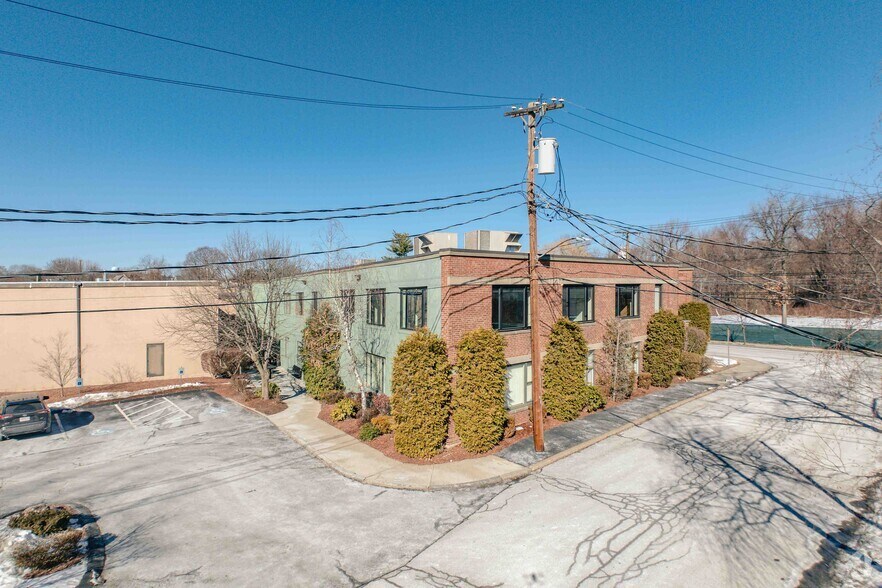 77 Rumford Ave, Waltham, MA à louer - Photo de l’immeuble – Image 2 sur 5
