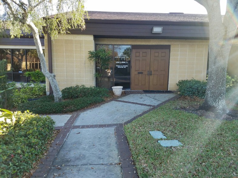 611 Druid Rd E, Clearwater, FL à vendre - Photo de l’immeuble – Image 3 sur 56