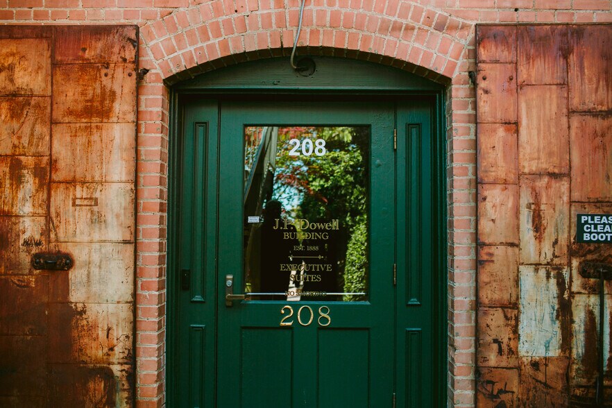 208 S Johnson St, McKinney, TX à louer - Photo de l’immeuble – Image 1 sur 8