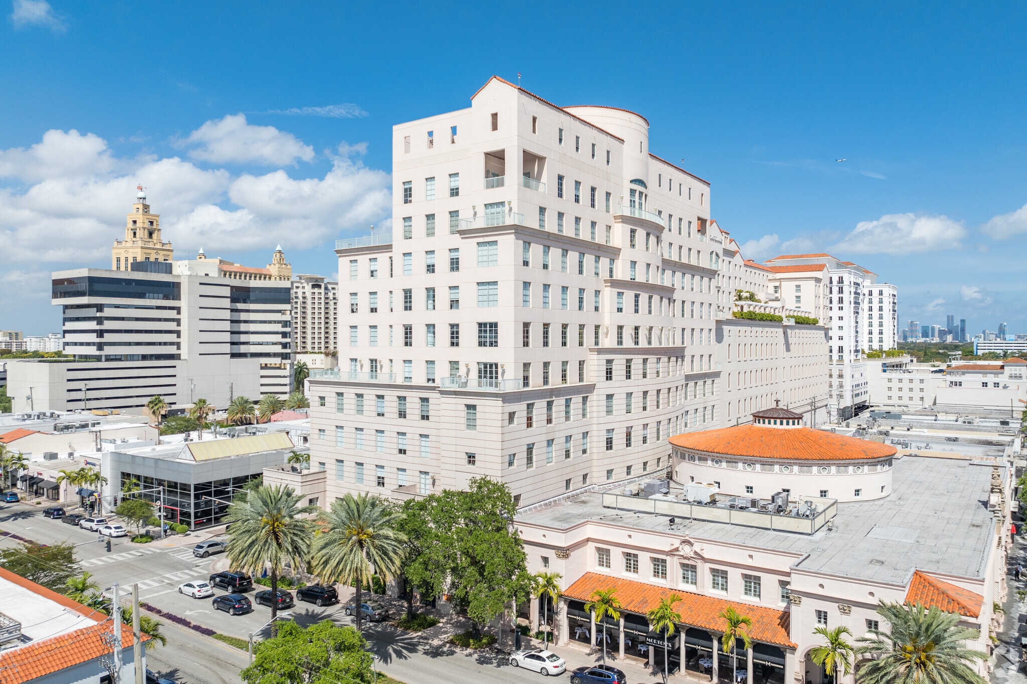 132-180 Aragon Ave, Coral Gables, FL à louer Photo de l’immeuble– Image 1 sur 17