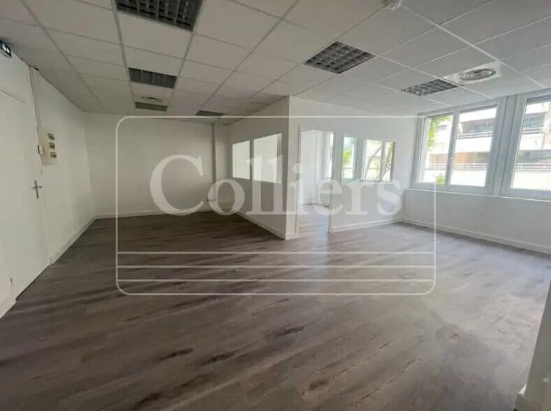 Bureau dans Marseille à louer - Photo de l’immeuble – Image 2 sur 7