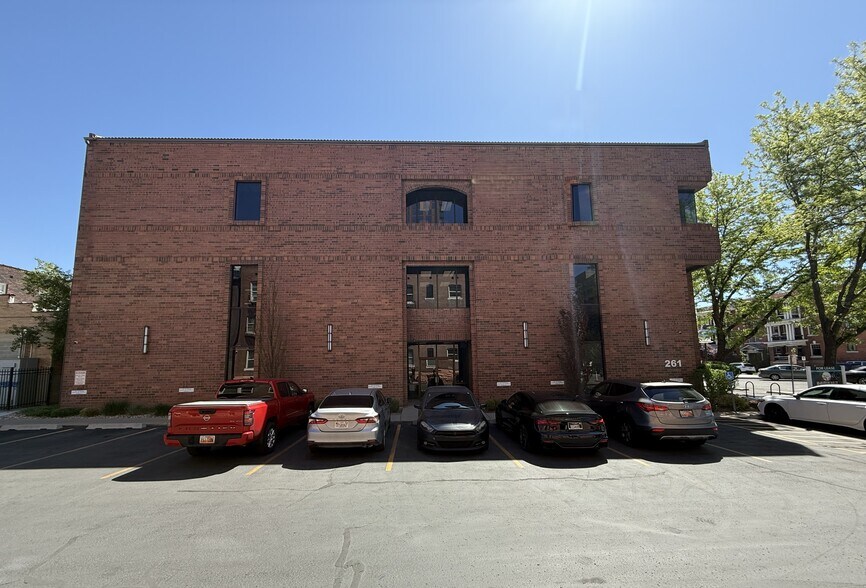 261 E Broadway, Salt Lake City, UT à louer - Photo de l’immeuble – Image 3 sur 10