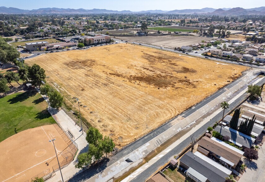Palm Ave & Parkside Lane, San Jacinto, CA à vendre - Photo de l’immeuble – Image 2 sur 8