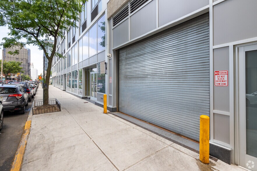 147-25 94th Ave, Jamaica, NY à louer - Photo de l’immeuble – Image 3 sur 6