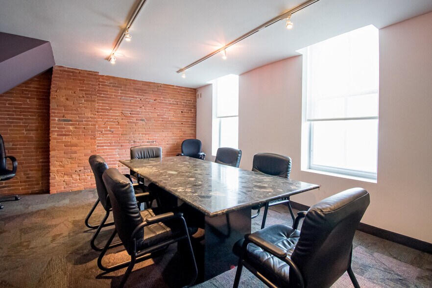 1406 W 6th St, Cleveland, OH à louer - Photo de l’immeuble – Image 2 sur 14