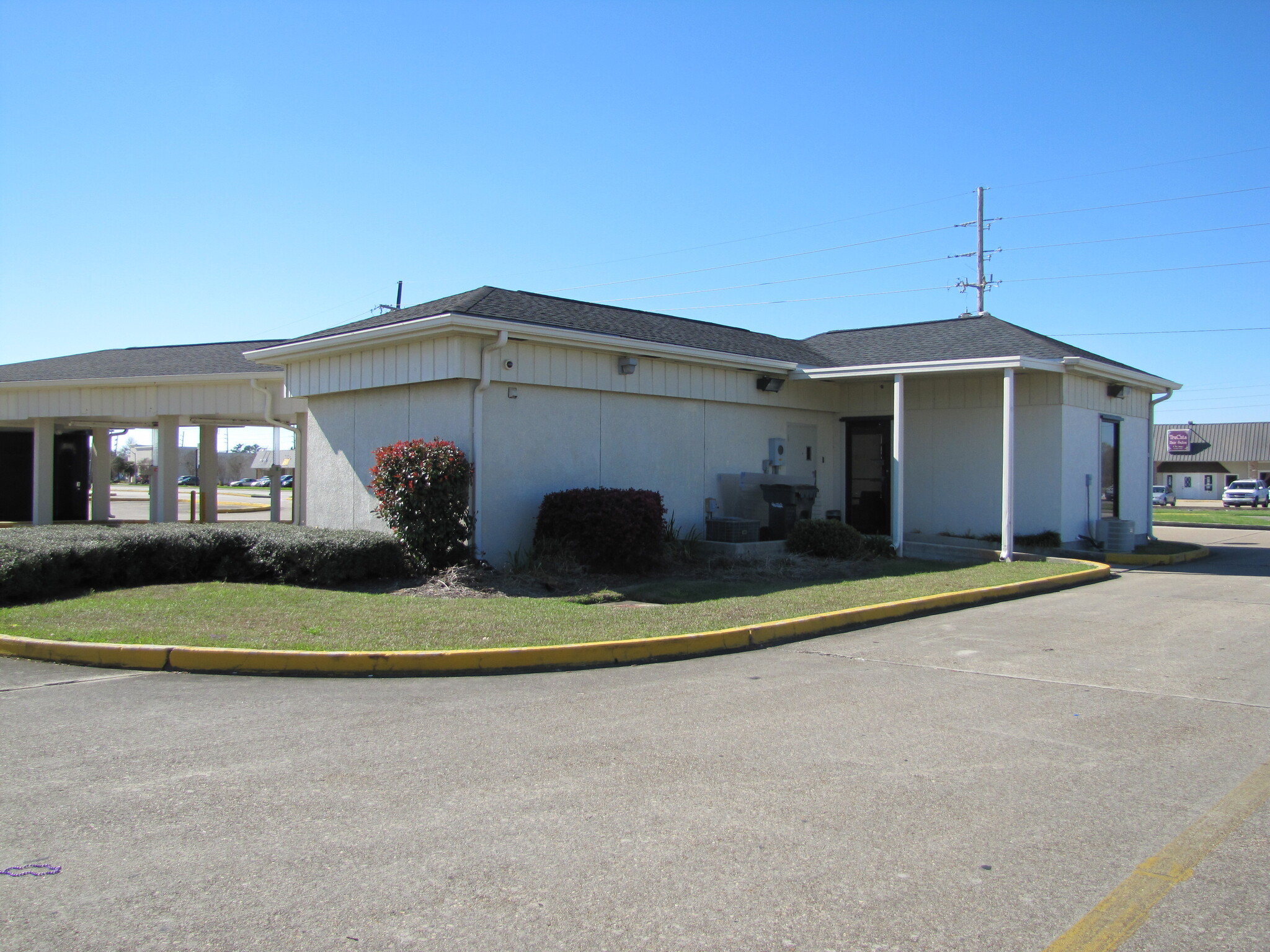 5953 W Park Ave, Houma, LA à louer Photo de l’immeuble– Image 1 sur 9