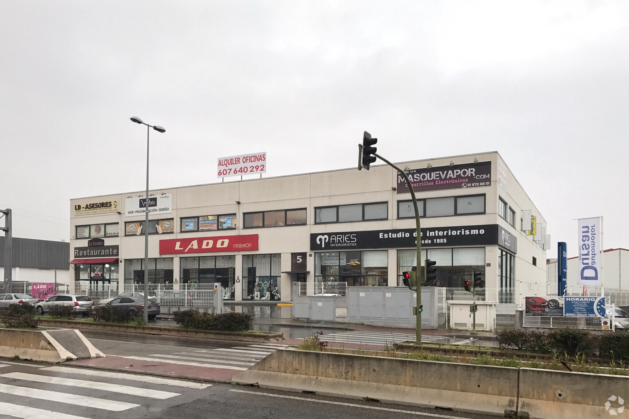 Industriel/Logistique dans Arganda del Rey, Madrid à louer Photo principale– Image 1 sur 4