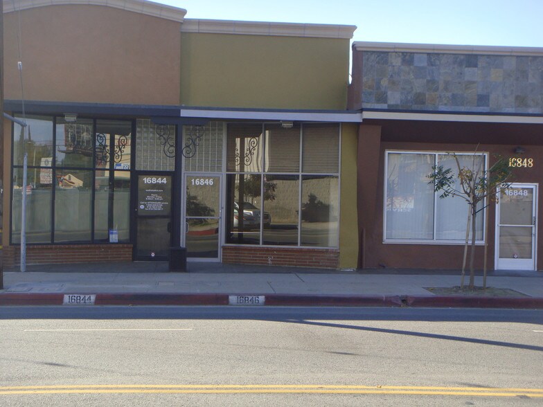16830-16848 Saticoy St, Van Nuys, CA à louer - Photo de l’immeuble – Image 3 sur 8