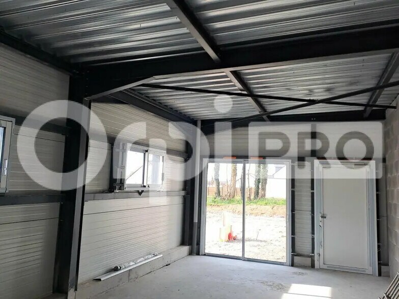 Local commercial dans Camoël à louer - Photo intérieure – Image 3 sur 3