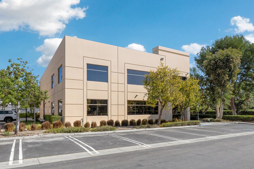 67 Peters Canyon Rd, Irvine, CA à vendre - Photo de l’immeuble – Image 2 sur 33