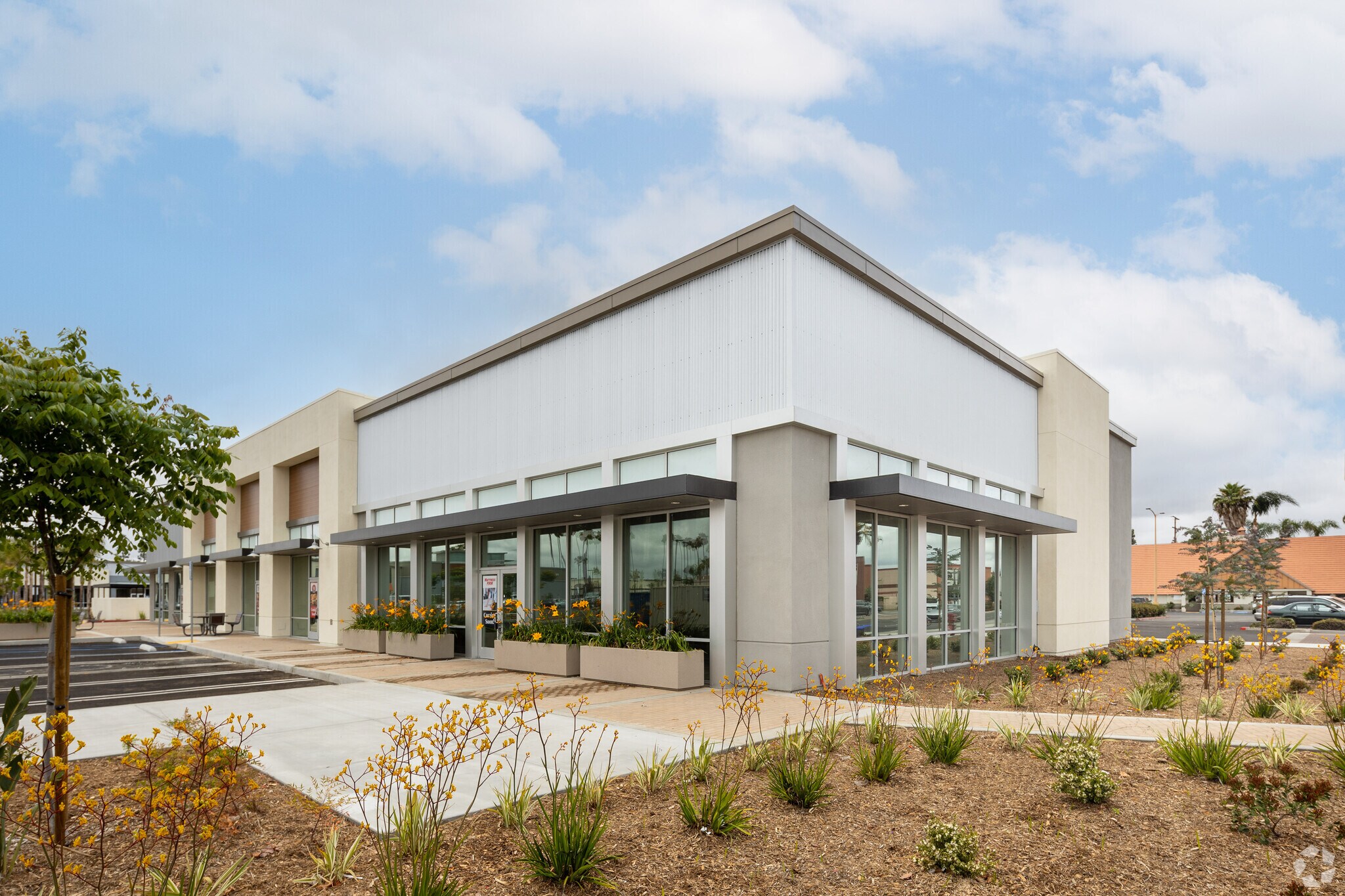 9852 Chapman Ave, Garden Grove, CA à louer Photo principale– Image 1 sur 14