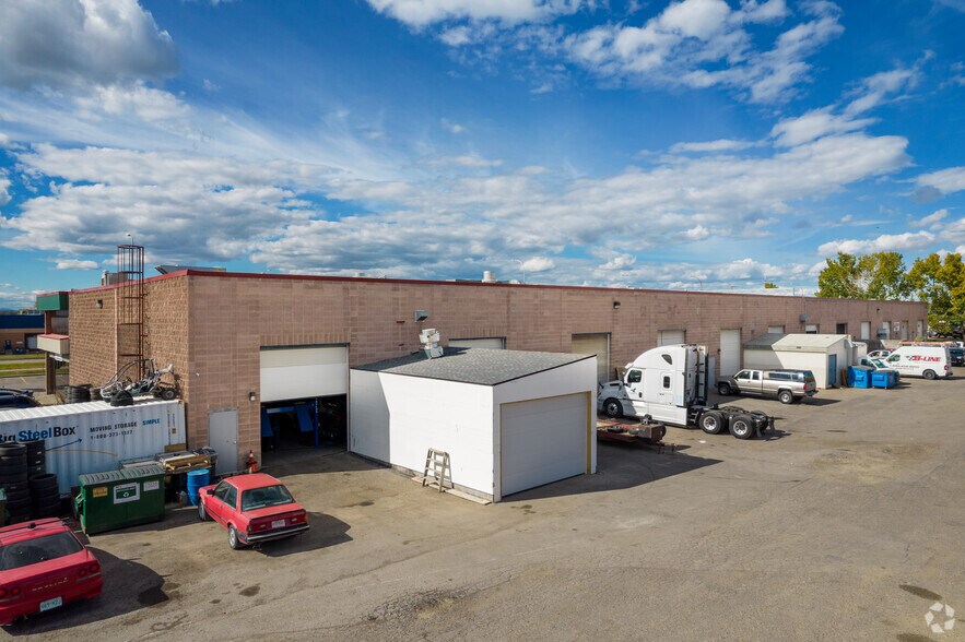 4041 74th Ave SE, Calgary, AB à louer - Photo de l’immeuble – Image 3 sur 11