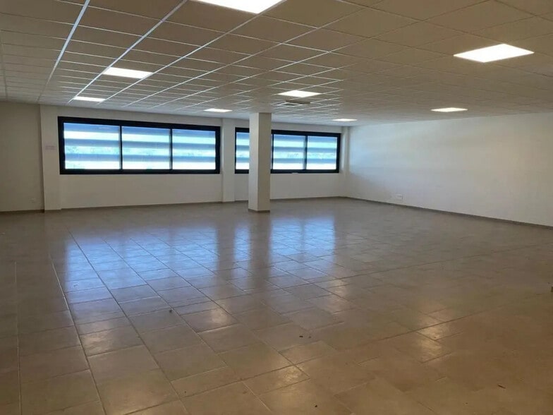 Bureau dans La Crau à louer - Photo de l’immeuble – Image 1 sur 6