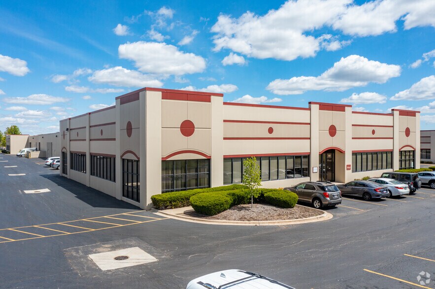 2511 Technology Dr, Elgin, IL à louer - Photo de l’immeuble – Image 2 sur 11