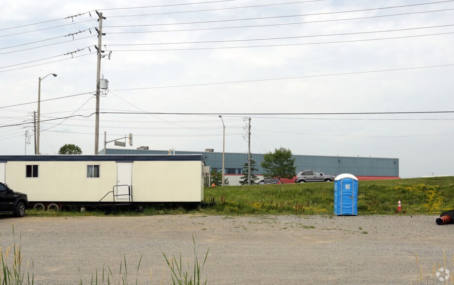 901 Steeles Ave E, Milton, ON à louer - Photo de l’immeuble – Image 2 sur 9
