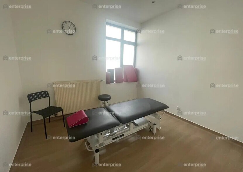 Bureau dans Saint-Quentin à louer - Photo intérieure – Image 3 sur 6