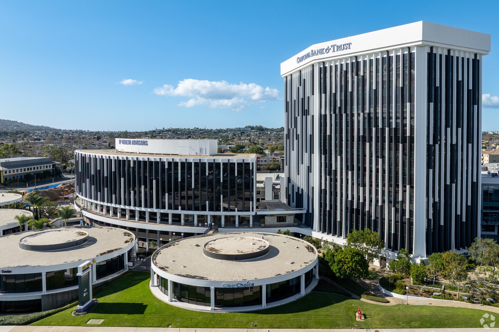 21515 Hawthorne Blvd, Torrance, CA à louer Photo de l’immeuble– Image 1 sur 26