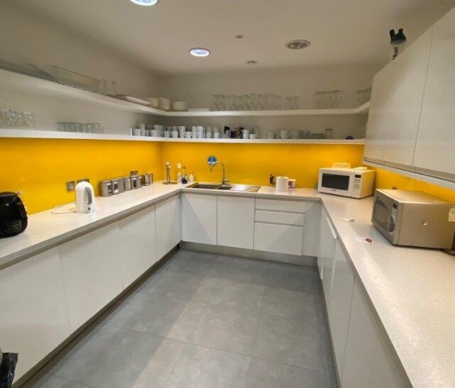 Summer Rd, Thames Ditton à louer - Photo intérieure – Image 2 sur 8