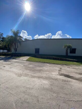 Plus de détails pour 803 Leonard C Taylor Pky, Green Cove Springs, FL - Local d'activités à louer