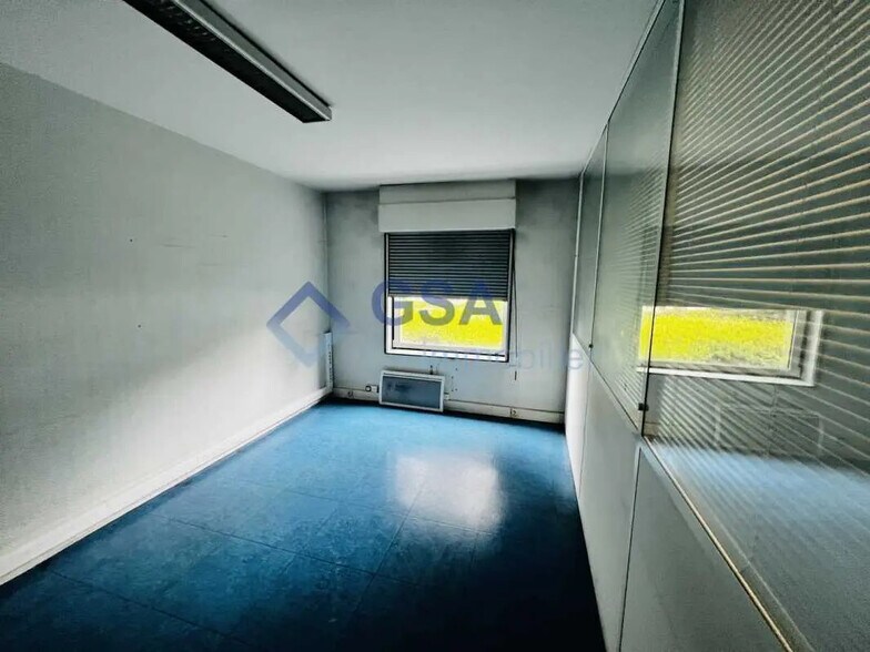 Bureau dans Évry-Courcouronnes à louer - Photo de l’immeuble – Image 2 sur 3