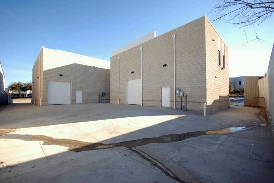 4245 Marsh Ridge Rd, Carrollton, TX à vendre - Photo de l’immeuble – Image 2 sur 30