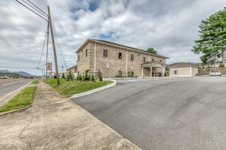 1712 Volunteer Pky, Bristol, TN à louer Photo intérieure– Image 2 sur 18