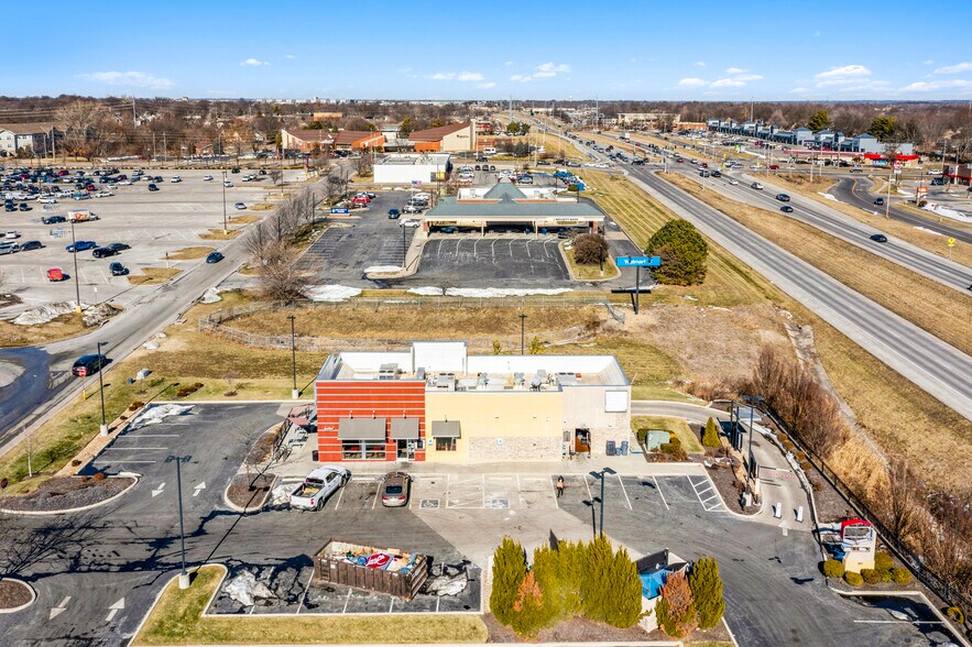 951 NE Sam Walton Ln, Lee's Summit, MO à vendre - Photo de l’immeuble – Image 3 sur 10