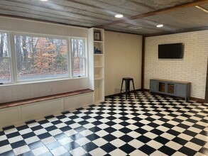 1365 Mountain Rd, West Suffield, CT à louer Photo intérieure– Image 1 sur 9