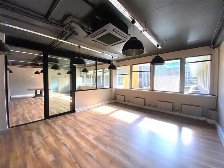 Bureau dans Fontenay-sous-Bois à louer - Photo de l’immeuble – Image 3 sur 6