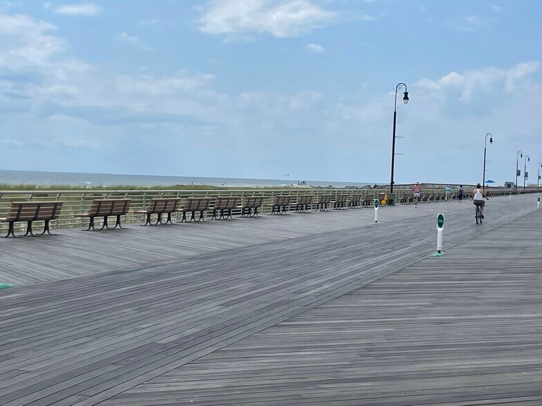 485 W Broadway, Long Beach, NY à vendre - Photo de l’immeuble – Image 3 sur 3