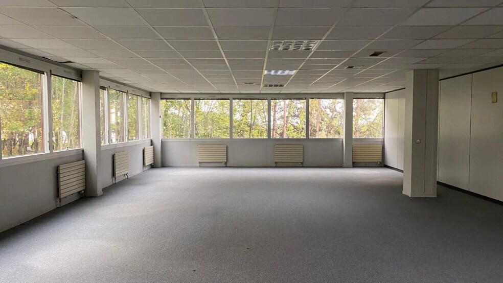Bureau dans Cergy à louer - Photo de l’immeuble – Image 3 sur 3